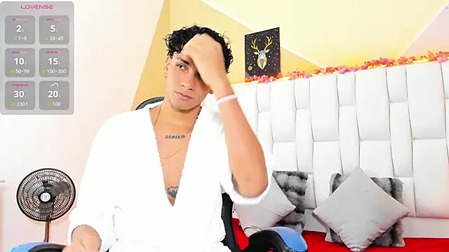 Snapshot of Adan_Oriol chatting on 11.27.25 Adan Oriol online show from 11.27.25