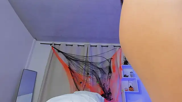 Selenafox 0 online show from 10.30.25