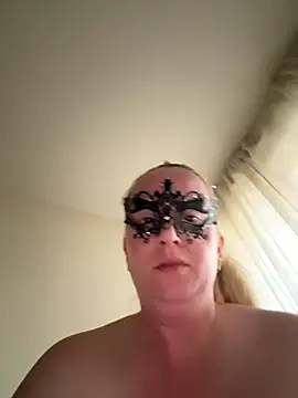 Snapshot of Eflctt chatting on 10.06.25 Eflctt online show from 10.06.25