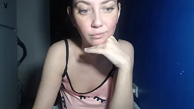 Snapshot of petite_danielle chatting on 07.13.26 petite danielle online show from 07.13.26