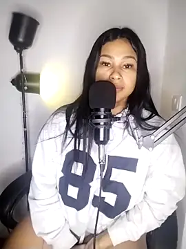 Snapshot of Tigresa23 chatting on 10.26.25 Tigresa23 online show from 10.26.25