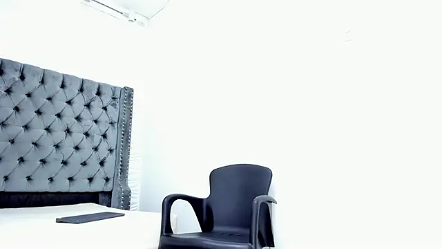 DOUGLAS 099 online show from 10.11.25