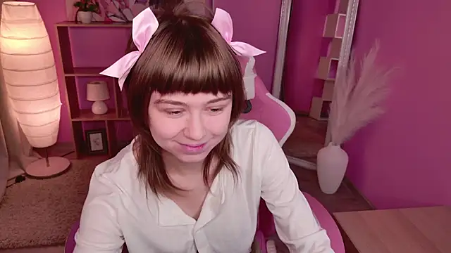 Snapshot of Katie_ktk chatting on 11.25.25 Katie ktk online show from 11.25.25