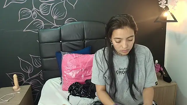 LiaMonroee  online show from 12.16.25