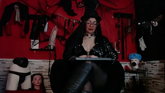 Snapshot of Miss_Mirandaa chatting on 11.01.25 Miss Mirandaa online show from 11.01.25