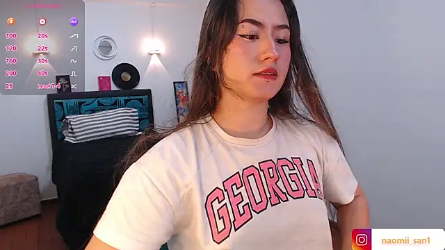 naomii san online show from 10.17.25