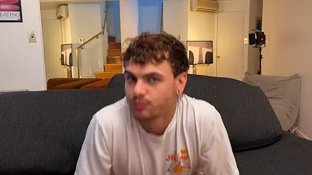 Snapshot of lenruy chatting on 12.18.25 lenruy online show from 12.18.25