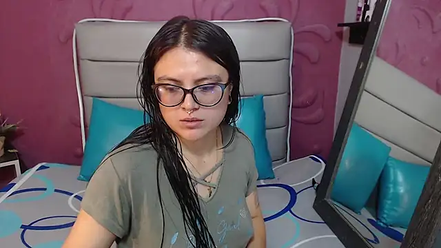 Snapshot of Cailing_Zu chatting on 10.01.25 Cailing Zu online show from 10.01.25