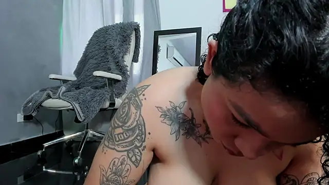 Snapshot of alexholyy chatting on 09.16.25 alexholyy online show from 09.16.25