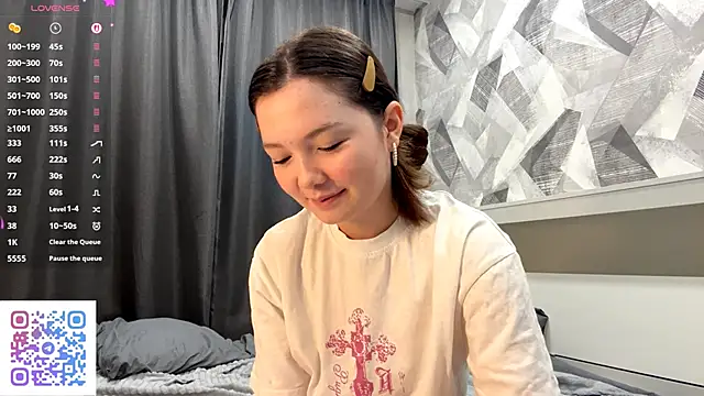 KiraVelvet online show from 10.26.25