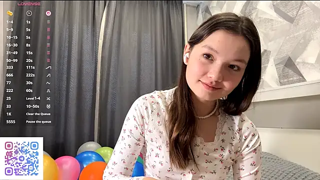 KiraVelvet online show from 11.19.25