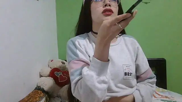 Snapshot of Kylie_Rivers chatting on 12.18.25 Kylie Rivers online show from 12.18.25