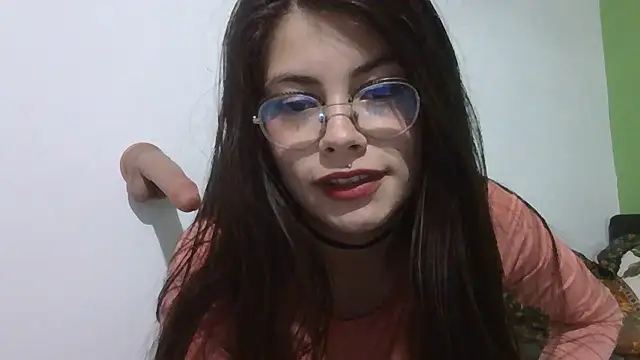 Snapshot of Kylie_Rivers chatting on 12.19.25 Kylie Rivers online show from 12.19.25