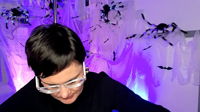 LauraDavidsons online show from 10.16.25