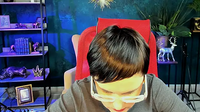 LauraDavidsons online show from 12.21.25