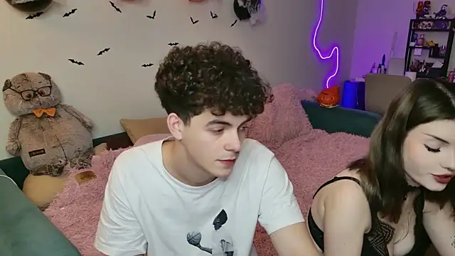 Alice18James online show from 10.12.25