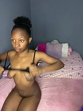 Snapshot of SexyPetitex25 chatting on 12.19.25 SexyPetitex25 online show from 12.19.25