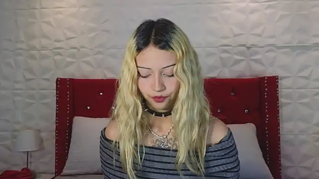 Snapshot of Lucy_n_pink chatting on 10.24.25 Lucy n pink online show from 10.24.25