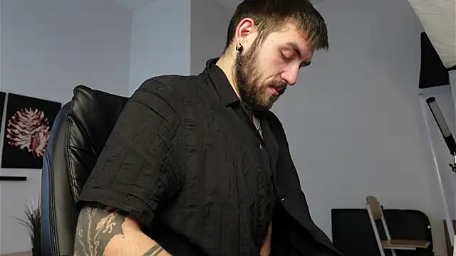 Snapshot of Mike_Platano chatting on 10.04.25 Mike Platano online show from 10.04.25