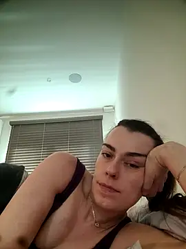 Snapshot of Carolinemiam chatting on 03.05.26 Carolinemiam online show from 03.05.26