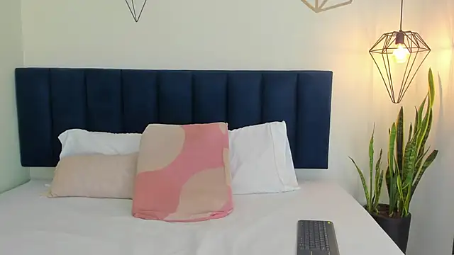 sophieturner mg online show from 12.01.25