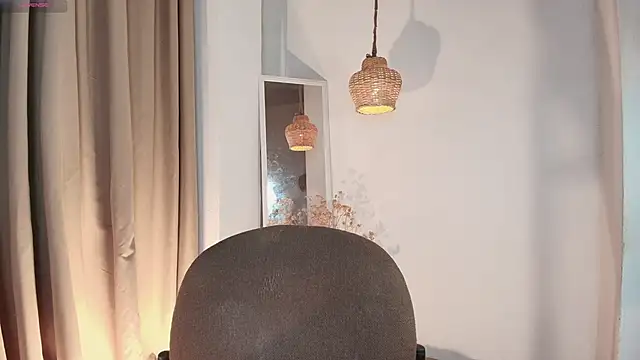 Snapshot of Nicolletease chatting on 12.04.25 Nicolletease online show from 12.04.25