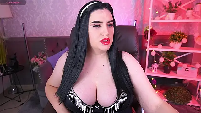 LunaPearll online show from 10.06.25