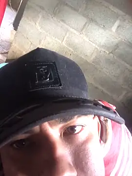 Snapshot of tattoos22 chatting on 09.10.25 tattoos22 online show from 09.10.25