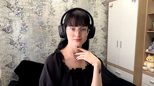 Snapshot of FakeLamb chatting on 09.10.25 FakeLamb online show from 09.10.25