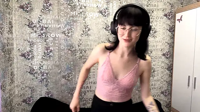 Snapshot of FakeLamb chatting on 09.13.25 FakeLamb online show from 09.13.25