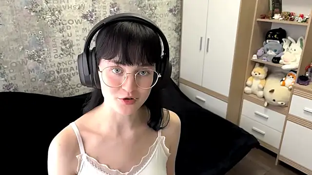 Snapshot of FakeLamb chatting on 09.14.25 FakeLamb online show from 09.14.25