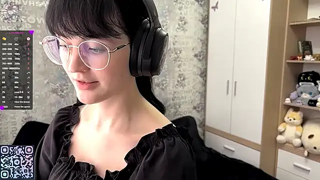 Snapshot of FakeLamb chatting on 09.25.25 FakeLamb online show from 09.25.25