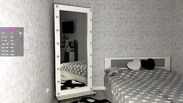 Snapshot of FakeLamb chatting on 11.24.25 FakeLamb online show from 11.24.25