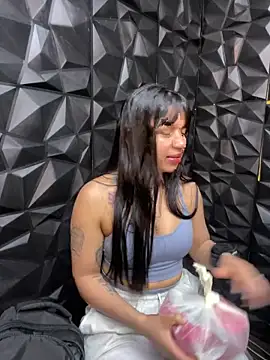 Snapshot of lil_charme chatting on 09.09.25 lil charme online show from 09.09.25