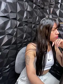 Snapshot of lil_charme chatting on 09.14.25 lil charme online show from 09.14.25