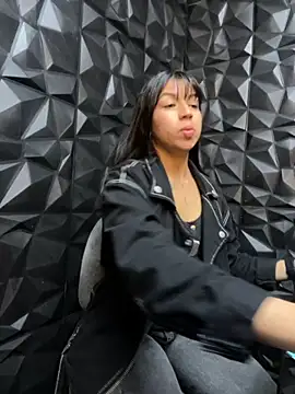 Snapshot of lil_charme chatting on 10.04.25 lil charme online show from 10.04.25