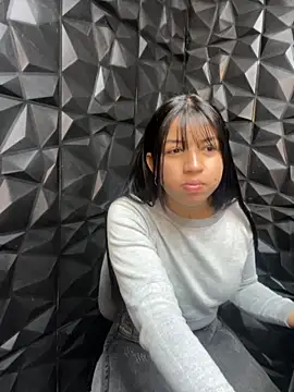 Snapshot of lil_charme chatting on 10.09.25 lil charme online show from 10.09.25