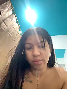 Snapshot of lil_charme chatting on 10.24.25 lil charme online show from 10.24.25