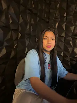 Snapshot of lil_charme chatting on 10.27.25 lil charme online show from 10.27.25