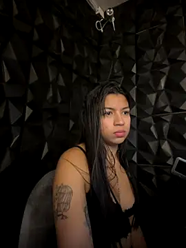 Snapshot of lil_charme chatting on 10.29.25 lil charme online show from 10.29.25