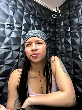 Snapshot of lil_charme chatting on 10.31.25 lil charme online show from 10.31.25