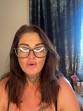 Snapshot of IrishmilfAnna chatting on 04.24.26 IrishmilfAnna online show from 04.24.26