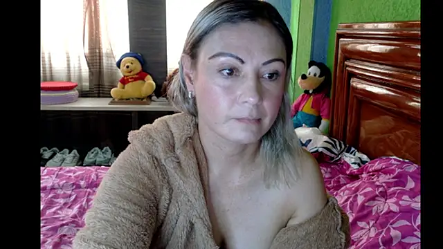  Charlize theron  online show from 04.14.26