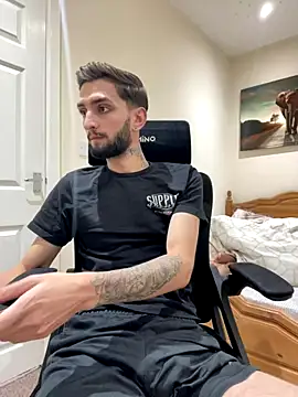 Snapshot of mixedcouplee69 chatting on 10.14.25 mixedcouplee69 online show from 10.14.25