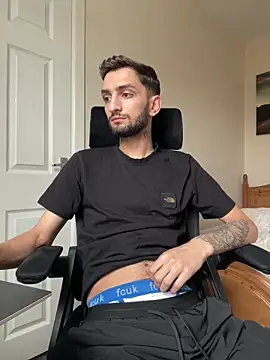 Snapshot of mixedcouplee69 chatting on 10.26.25 mixedcouplee69 online show from 10.26.25