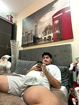 Snapshot of mixedcouplee69 chatting on 11.12.25 mixedcouplee69 online show from 11.12.25