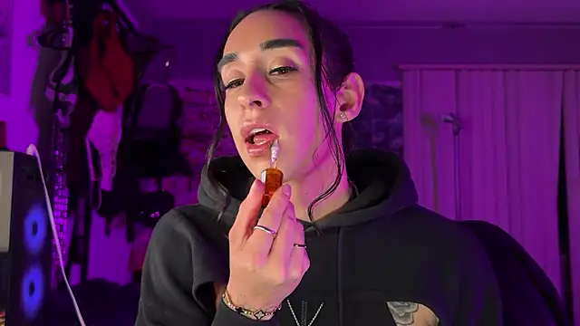 xoFrankie online show from 12.20.25