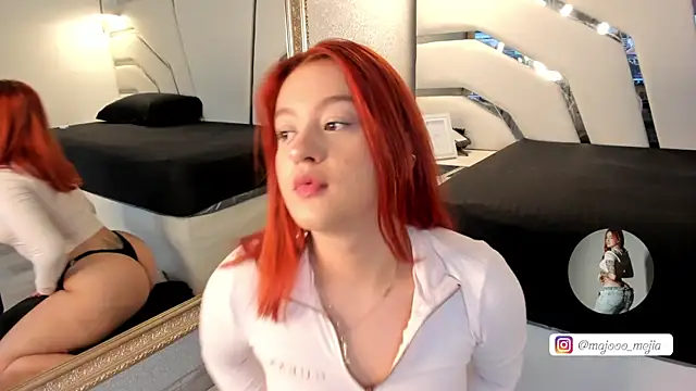 Snapshot of Julieth_Rojas chatting on 10.03.25 Julieth Rojas online show from 10.03.25