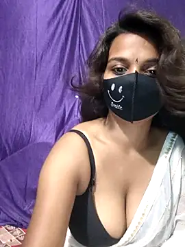 Snapshot of cutie_pei002 chatting on 10.31.25 cutie pei002 online show from 10.31.25