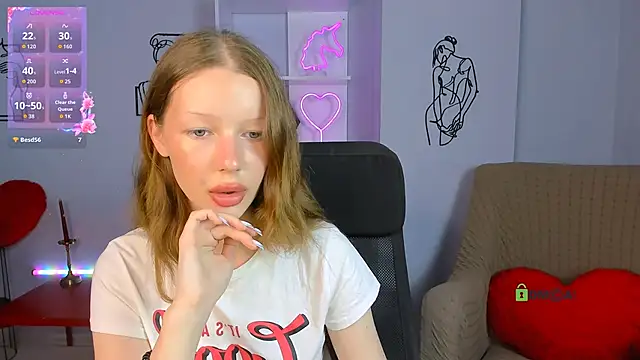 Snapshot of khloebeauty chatting on 09.21.25 khloebeauty online show from 09.21.25